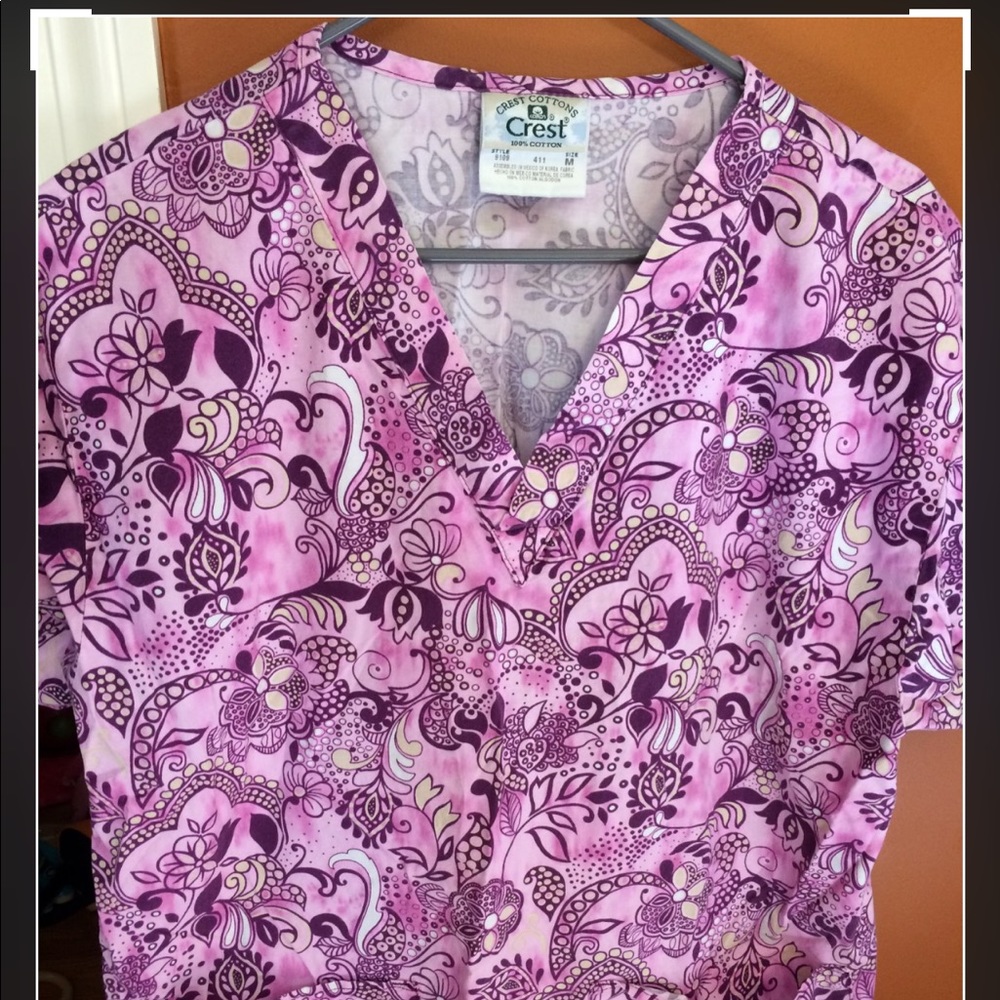 Medium Crest Scrub Top